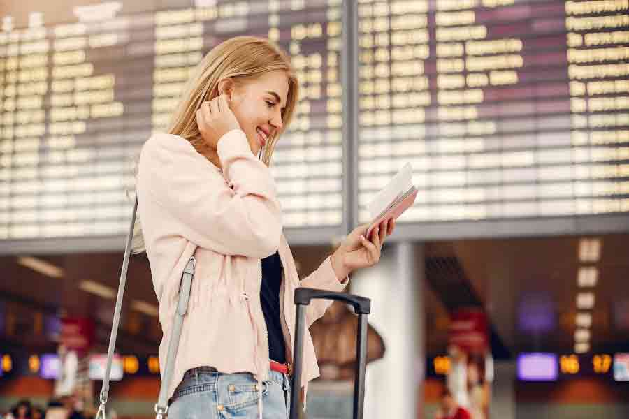 Anulare bilet avion LOT Polish Airlines. Modificare data zbor